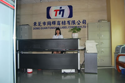 服裝吊牌供應(yīng)商為你講解服裝吊牌制作、印刷流程。